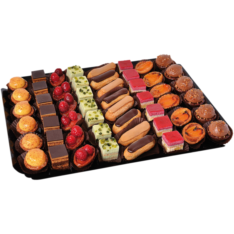 plateaux de petites patisseries pour un mariage