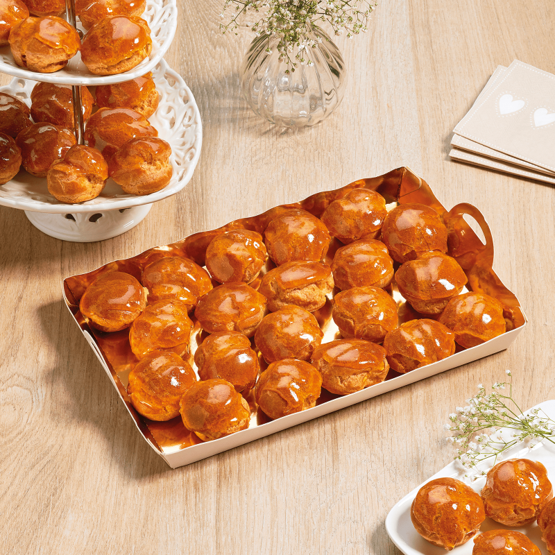 Plateau De Choux Caramelises A La Creme Vanille Patisserie La Romainville