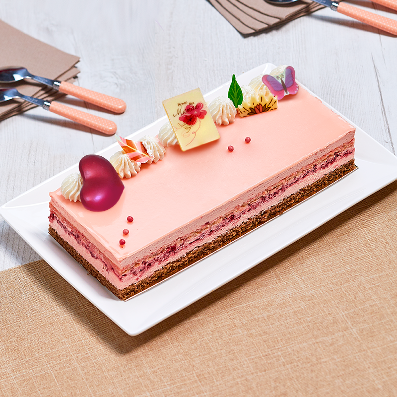 Un délicat entremets à la framboise, pour célébrer la fête des mères.