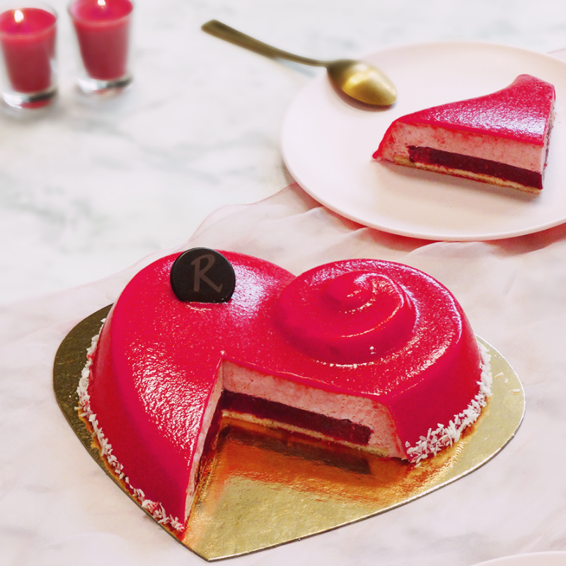 Gâteau Petit Coeur - Mousse fraise - Pâtisserie La Romainville Gâteau Petit Coeur - Mousse fraise - Pâtisserie La Romainville