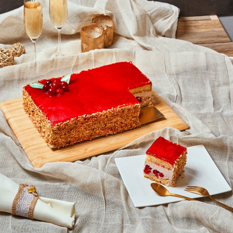 Moka Framboise - Layercake à la crème framboise et framboises - Pâtisserie La Romainville Moka Framboise - Layercake à la crème framboise et framboises - Pâtisserie La Romainville