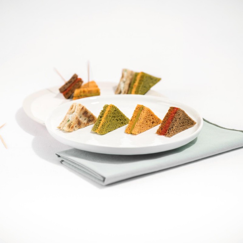 Plateau de petits fours salé - mini club sandwichs Plateau de petits fours salé - mini club sandwichs